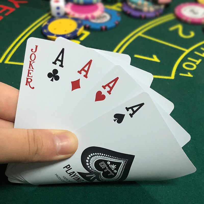 Cartes de poker en plastique 1 - Board Game Viral avis et prix